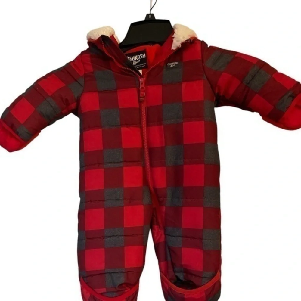 Oshkosh infant baby hooded buffalo hooded snowsuit in size 9 months